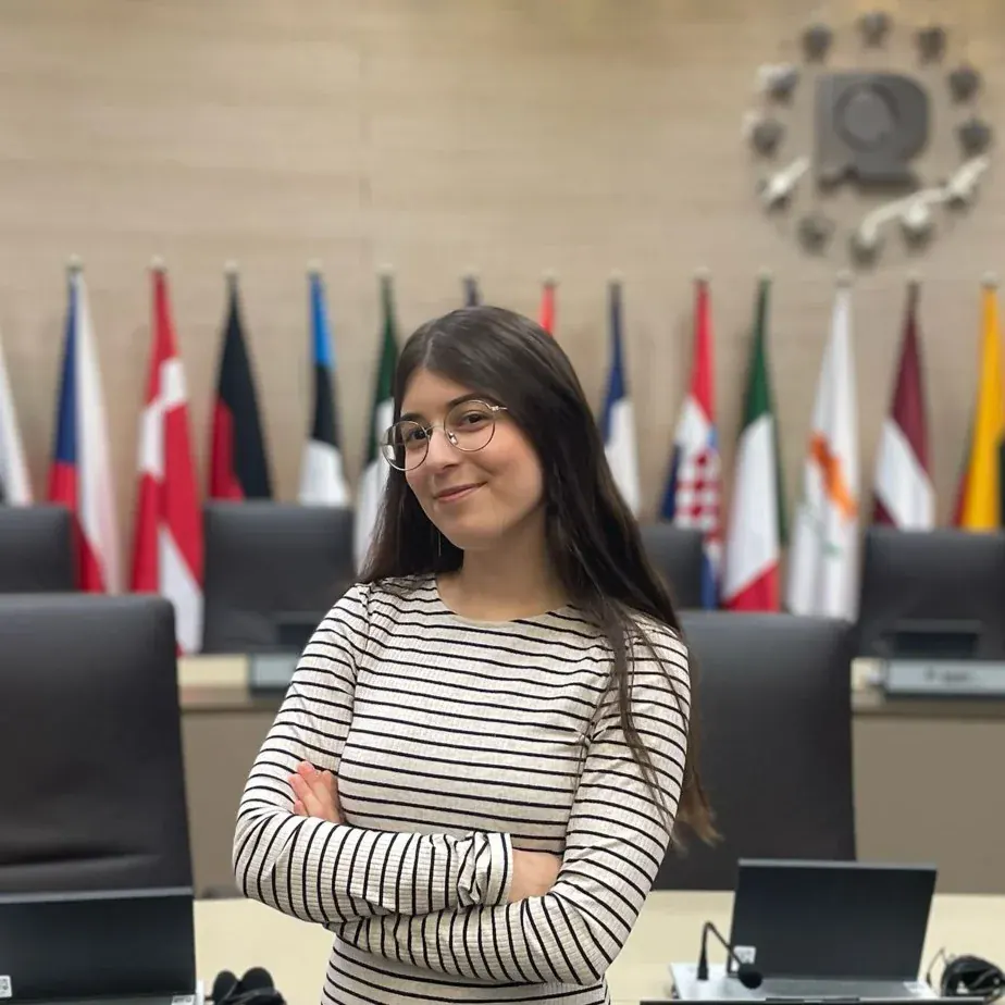 Raquel Ribera, traductora de inglés, español y catalán, en la sala de reuniones de la EUIPO